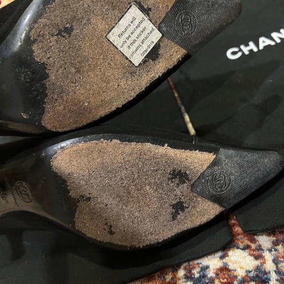 Vintage Chanel kitten heels - Picture 10 of 12